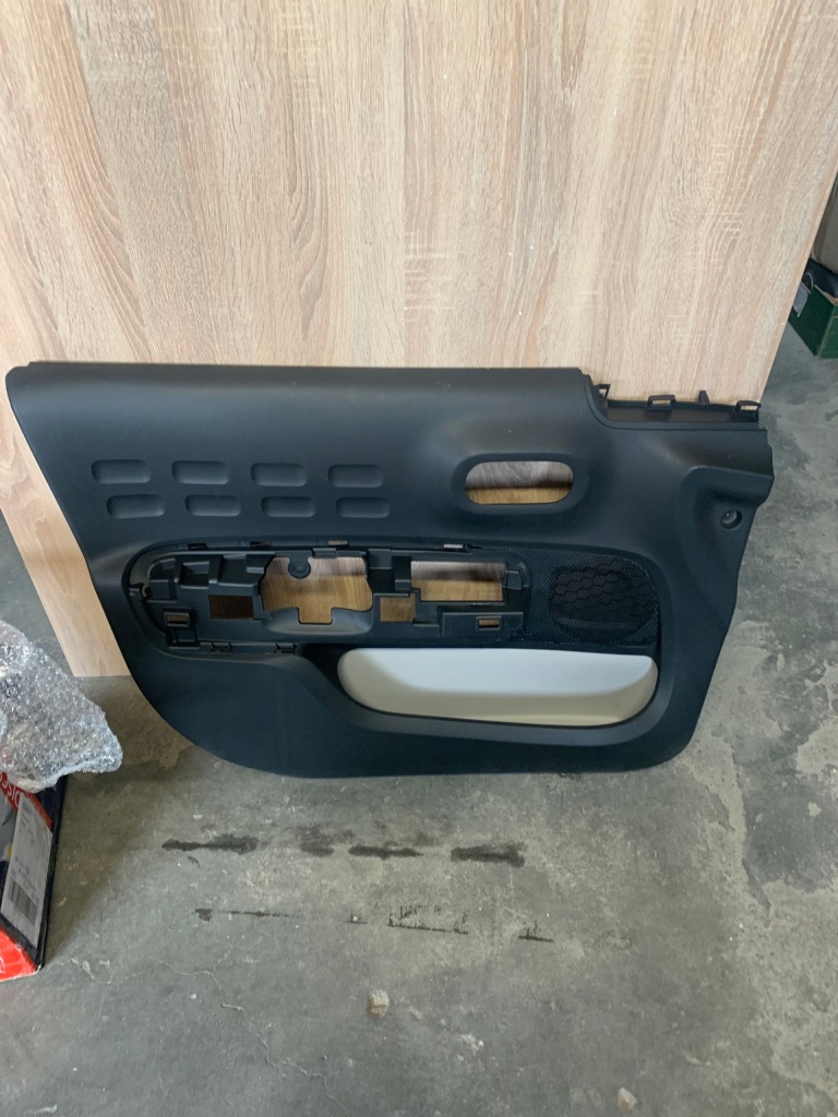 фото №1, Citroen c3 iii обшивки передні оббивка двері kpl