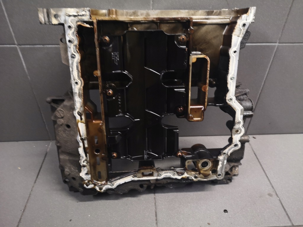 Піддон масляна задній audi a6 c6 2.4 bdw 06e103603c Недорого