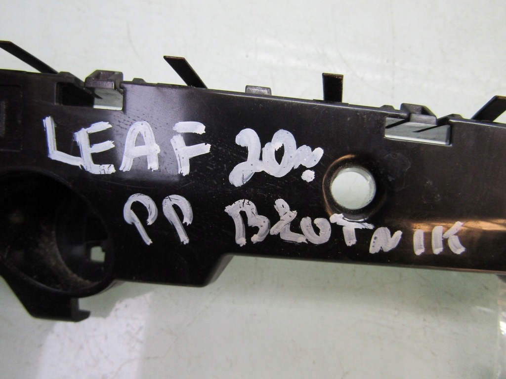 фото №8, Leaf ii 20r напрямна бампера правий перед передній кронштейн кронштейн 622245sk0a