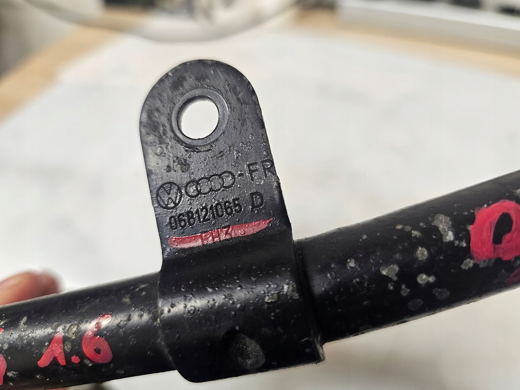 фото №4, Volkswagen passat b5 1.6 труба трубка магистраль wody 06b121065d