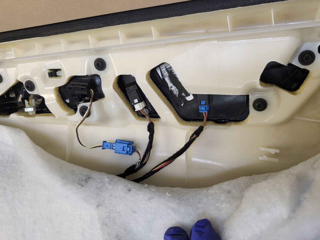 Обивка обшивка с дверь правый перед пассажира mercedes ml w166 оригинальный номер европа Киев