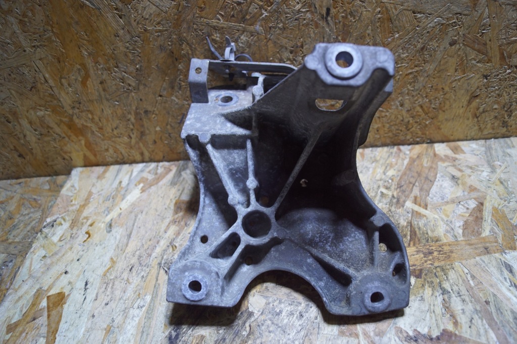 фото №9, Кронштейн двигуна audi q7 4l vw touareg 4.2 7l6199308