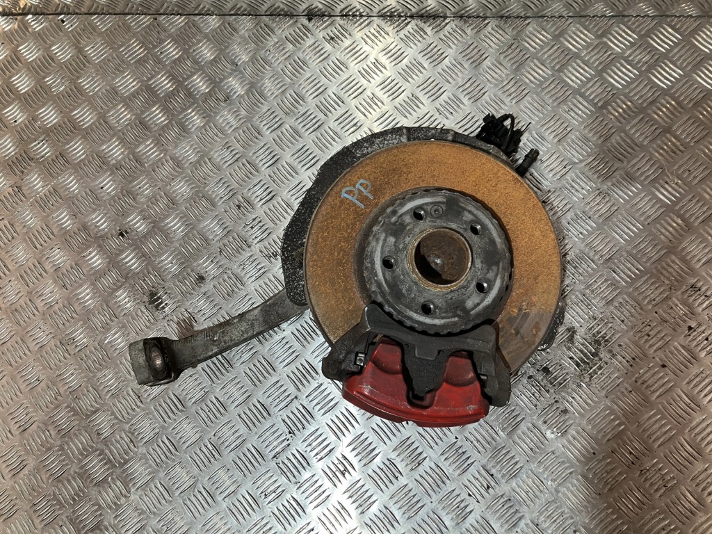 Купить Поворотный кулак правый перед mercedes w205 c205 купе 2.0 cgi