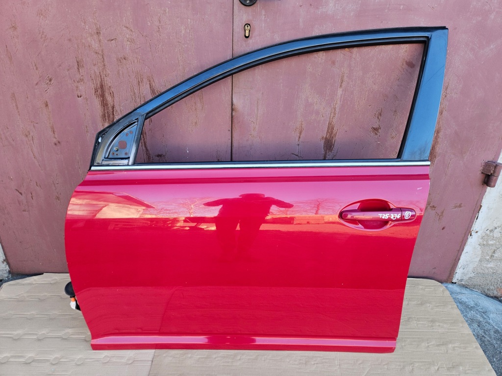 фото №1, Toyota avensis t25 03-08 двері лівий перед 3j6