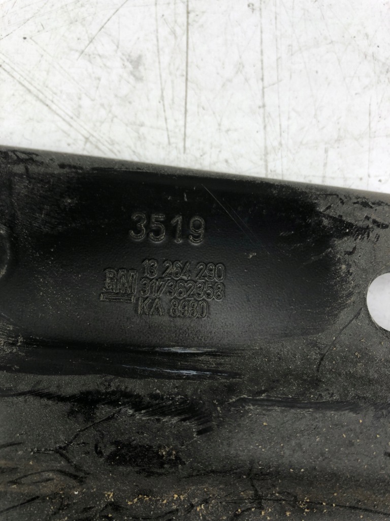 фото №3, Opel insignia кронштейн консоли 13264290