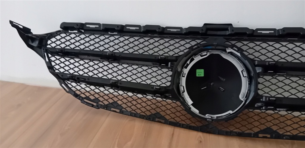 Решётка радиатора решётка радиатора под радар distronic mercedes c-klasa w205 a2058809804 Киев