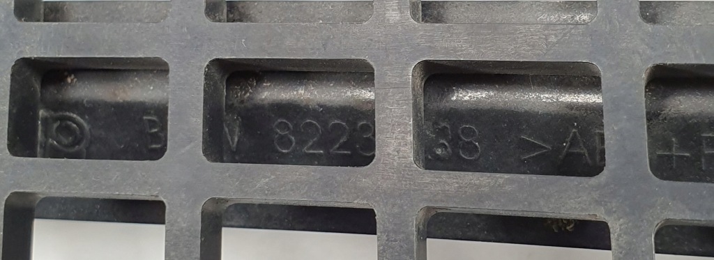 Решётка впуск решётка  капота bmw 7 e65 Недорого