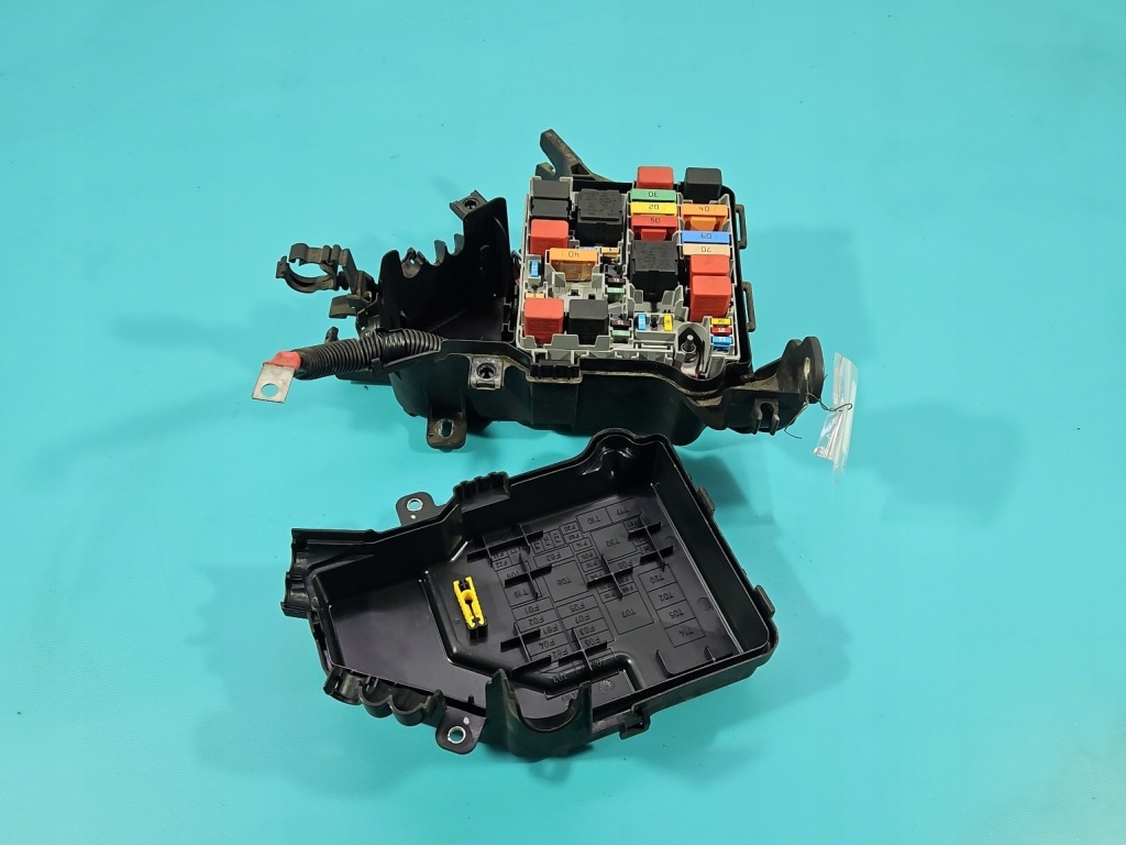 Купити Коробка запобіжників alfa romeo giulietta 51849437
