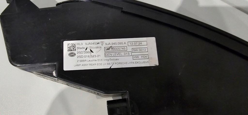 фото №11, Лампи задні porsche taycan 9j1 сріблястий надпис ліва + права + накладка 19-24 оригінальний номер