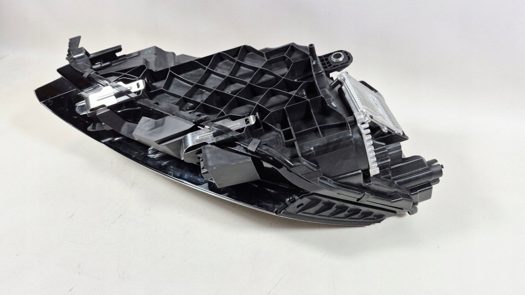 Skoda octavia iv 4 рестайлинг  2024+ фара правая led 5e4941010 в Украине