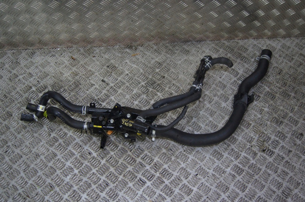фото №1, Корпус термостата wąż wody optima lift 16 2.4 gdi