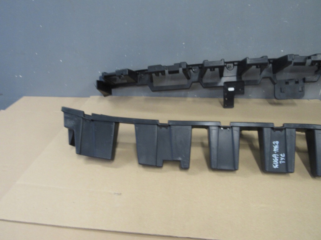 фото №7, Ford kuga mk2 напрямна середній бампер задня