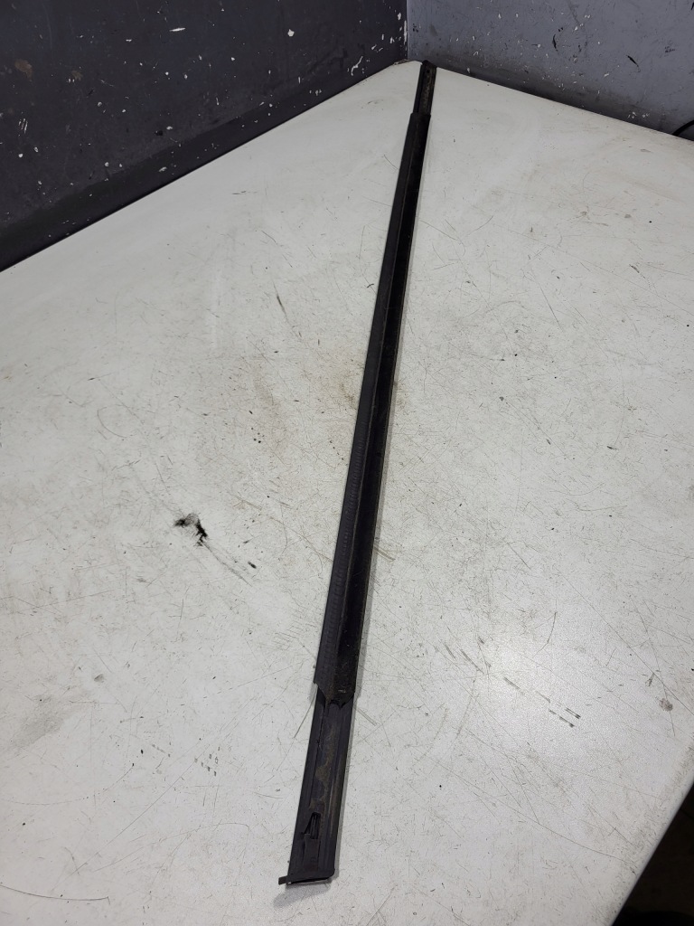 Купить Молдинг уплотнитель стекло дверь левый задний citroen c4 picasso 2 9677094780