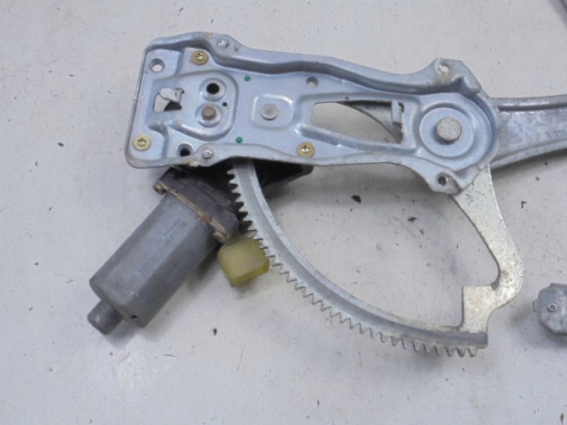 фото №8, Mercedes e w210 механизм стекло перед правый