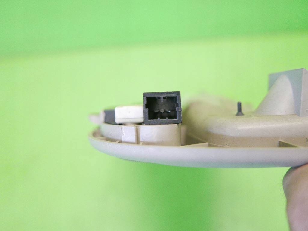 фото №8, Лампа кабины ручка левая задняя kia carnival i 99-