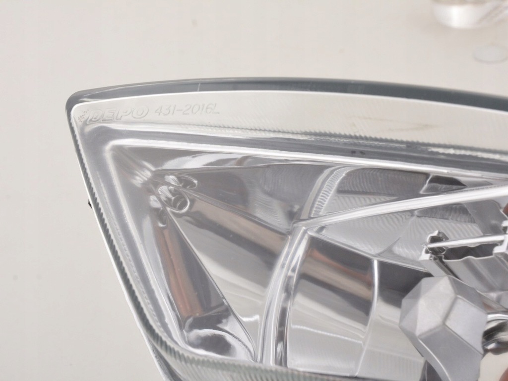 фото №8, Противотуманная фара левый ford focus 02