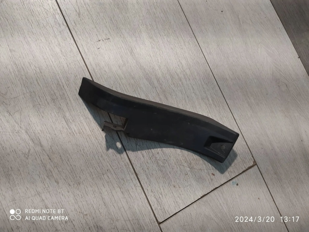 фото №1, 7468. taycan молдинг бампер правий задня 9j0807838