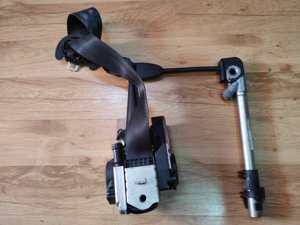 Купити Audi q4 e-tron ремінь лівий перед передній оригінал 11b857705k