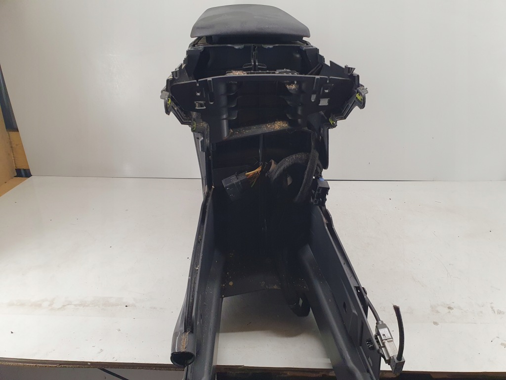 фото №7, Peugeot 3008 1 09- подлокотник бардачок aux usb