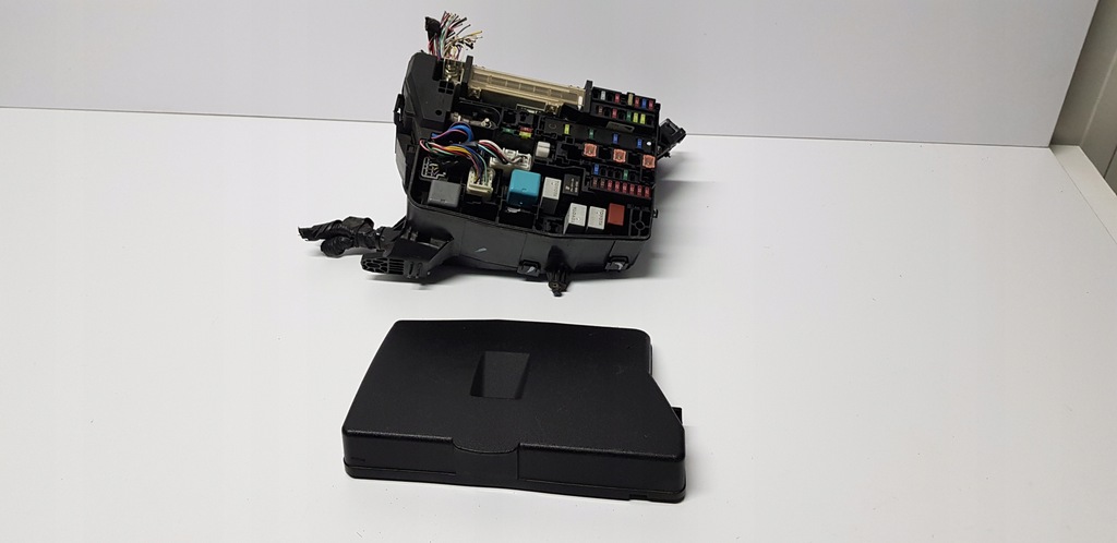 фото №7, Auris ii verso 09- 17r корпус коробка запобіжників комплект