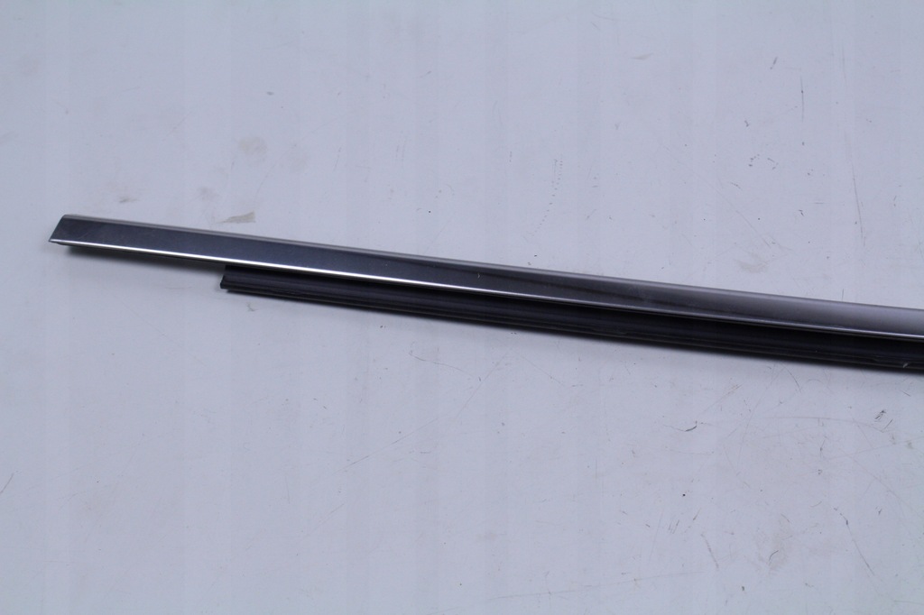 фото №3, Молдинг стекло renault clio v 828211593r