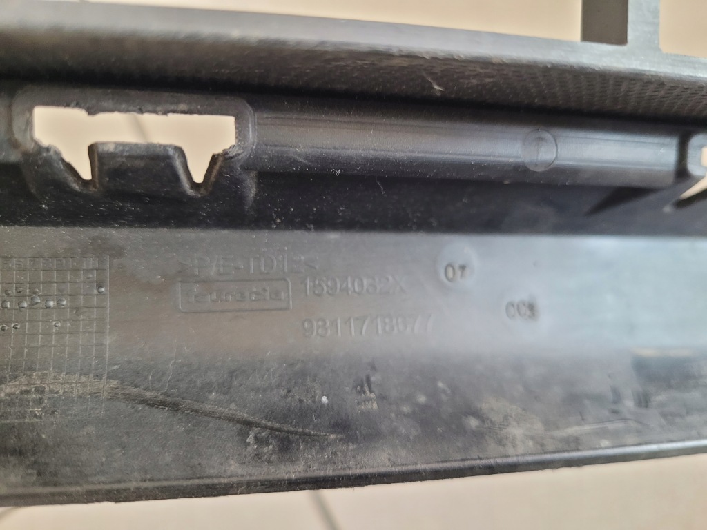 фото №10, Решётка решётка радиатора средняя бампера pdc expert jumpy spacetourer 9811718677