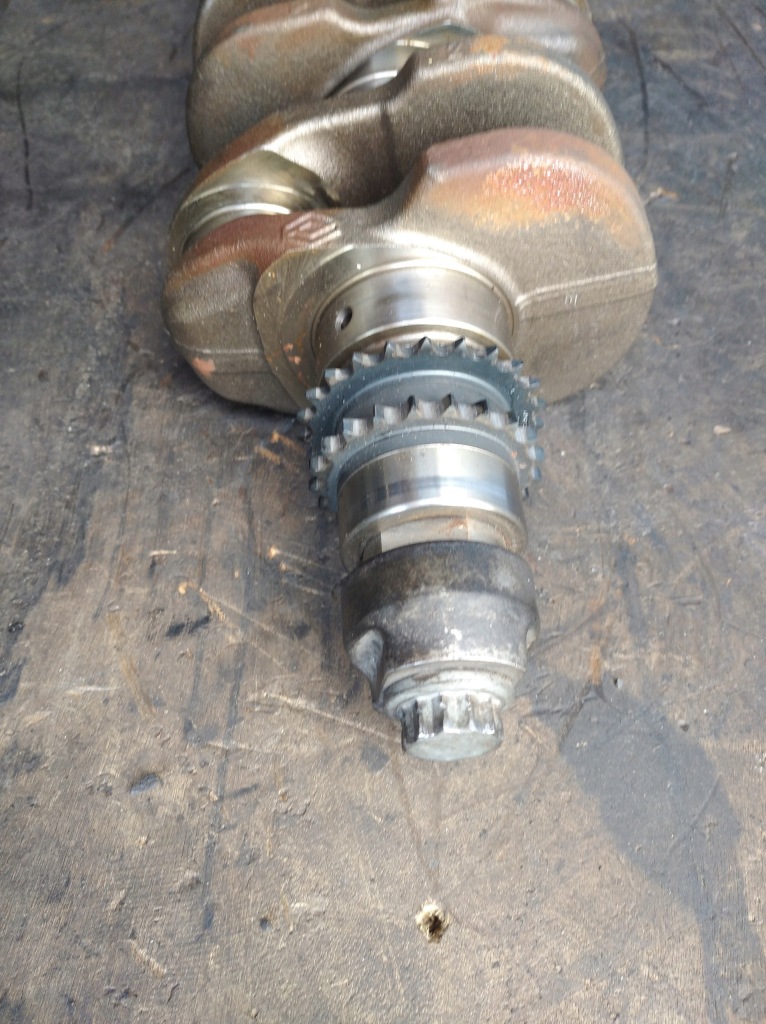 Wał коленчатый 836 master 2.3 Доставка