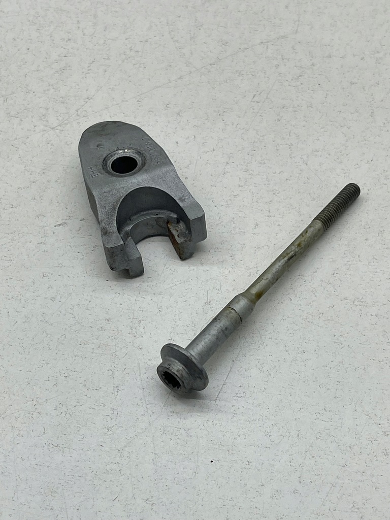 фото №13, Audi a4 a5 a7 a6 c7 3.0 подножка кронштейн кронштейн форсунка впрыска + болт