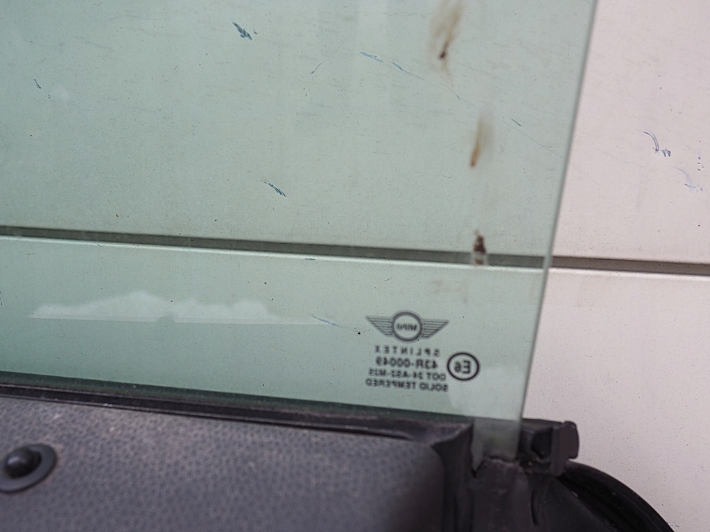 фото №3, Mini r50 стекло правая дверь