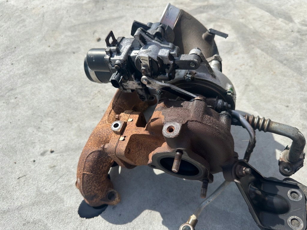 Toyota hilux vii 2.5 d4d турбіна турбонагнітач водяна 10-15 Оригінал