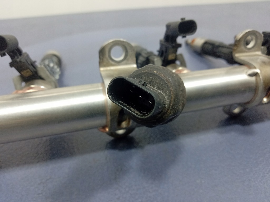 фото №6, Audi q8 rsq8 4m8 4.0 tfsi молдинг упорскування 0p2133315a