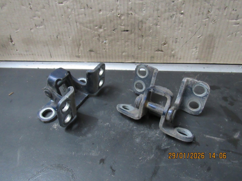 фото №1, Петля крышки багажника rav4 iii 8s6