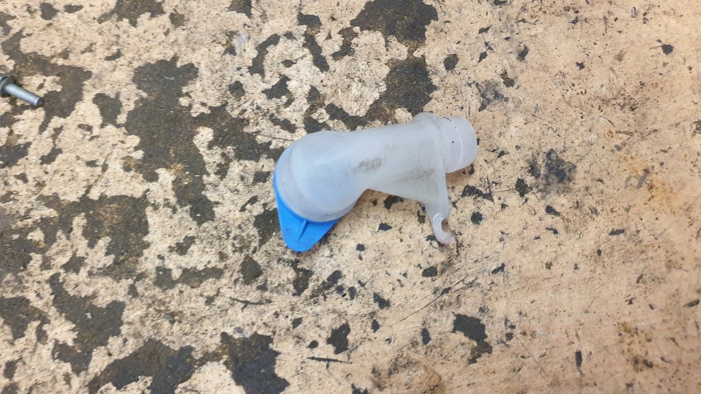 фото №1, Suzuki ignis ii заливная горловина бачок омывателя