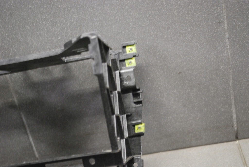 фото №10, Рамка корзина радио vw golf v 1k0858005c