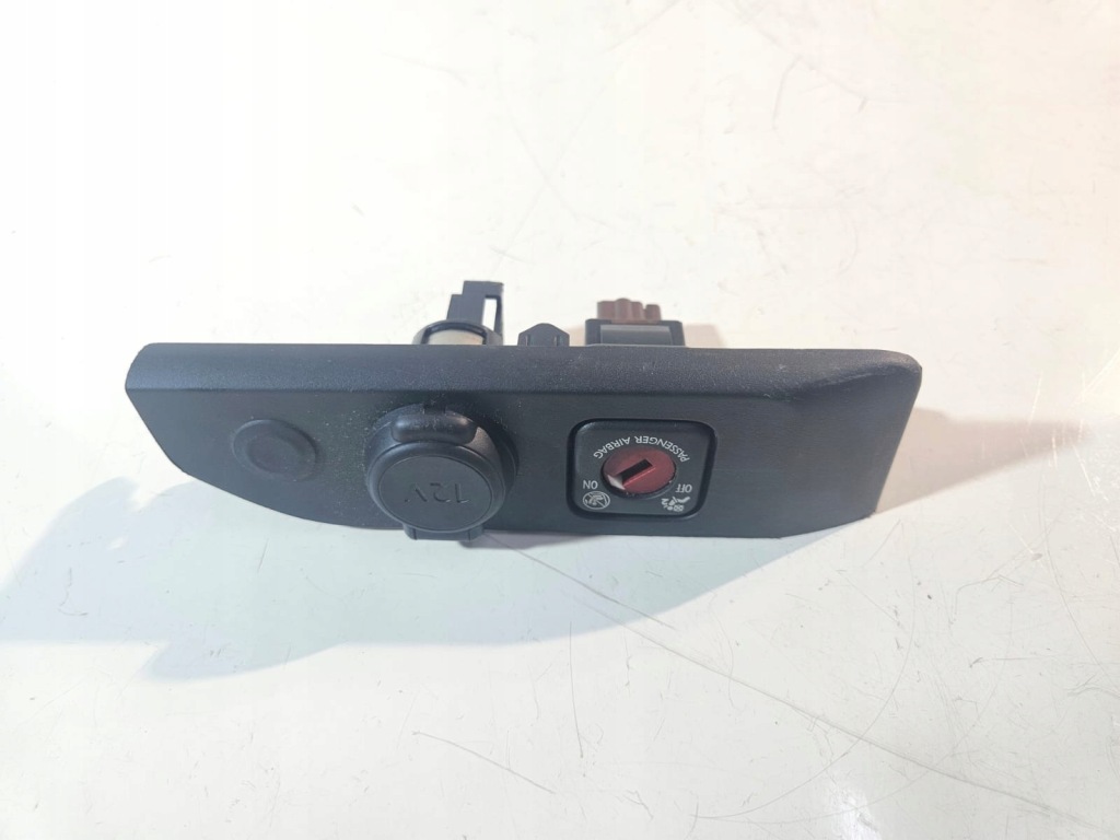 фото №1, Заглушка разъём 12v peugeot expert 3 iii jumpy iii 98338631zd