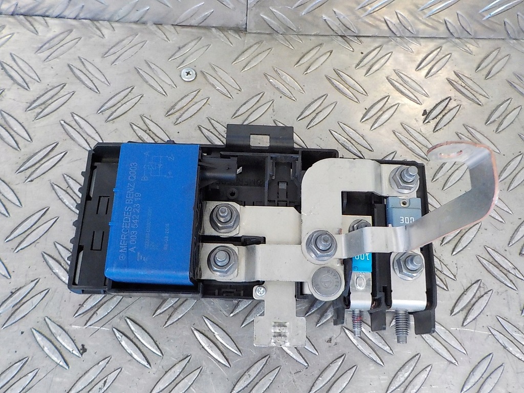 фото №1, Mercedes gla w156 4x4 модуль клеммы аккумулятор