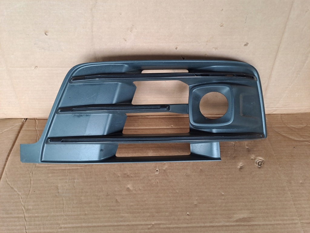 Купити Audi q7 s line решітка бампера pod радар перед