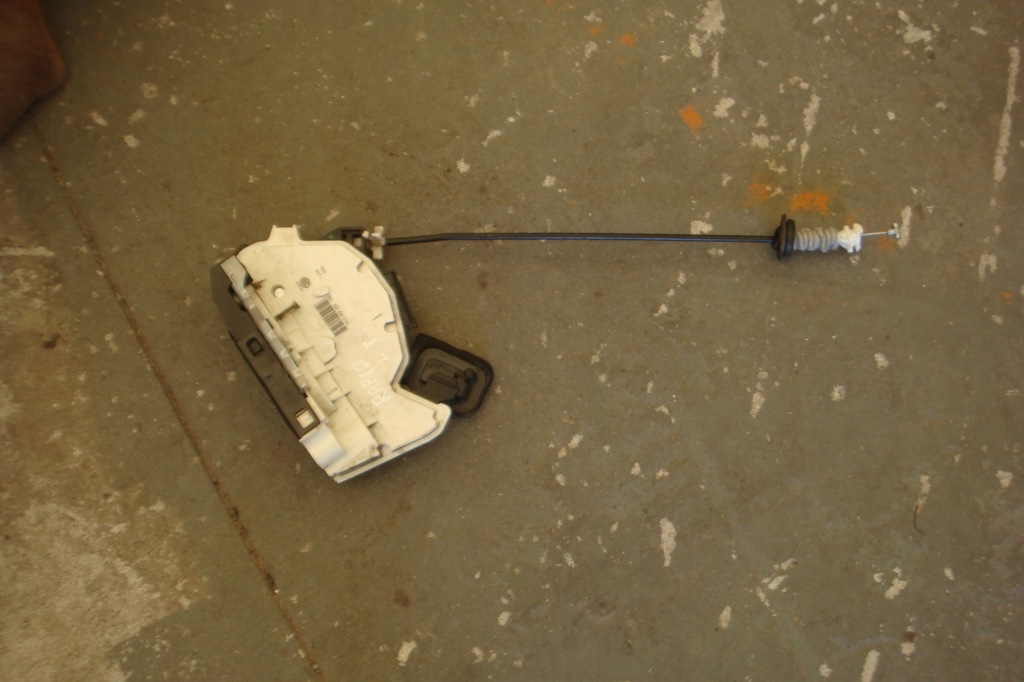 фото №1, Skoda rapid 5j замок дверь левый задняя задний