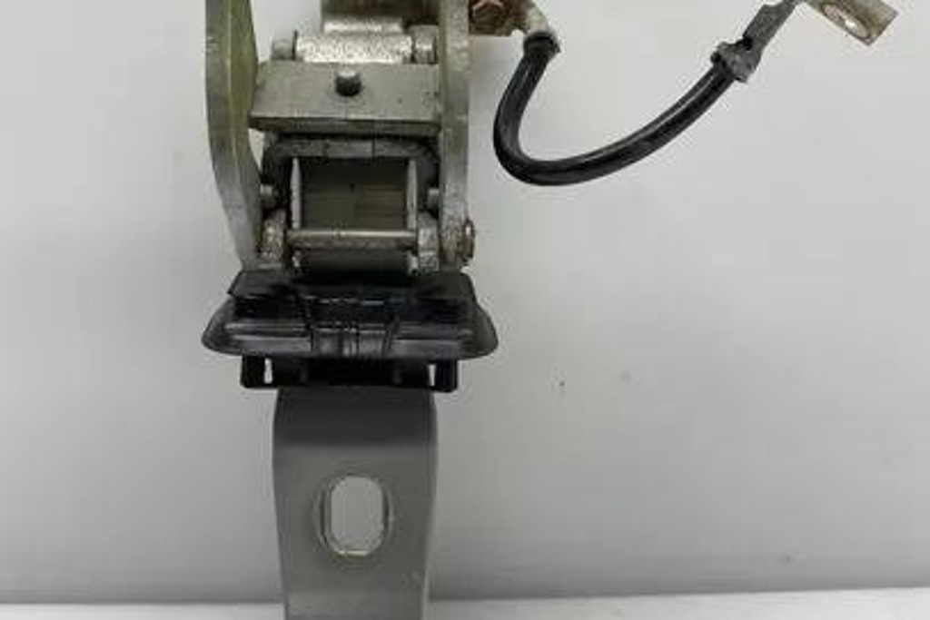 фото №5, Лівий петля кришки багажника bmw x3 f25 7211283 3.0l дизель 190kw 2012