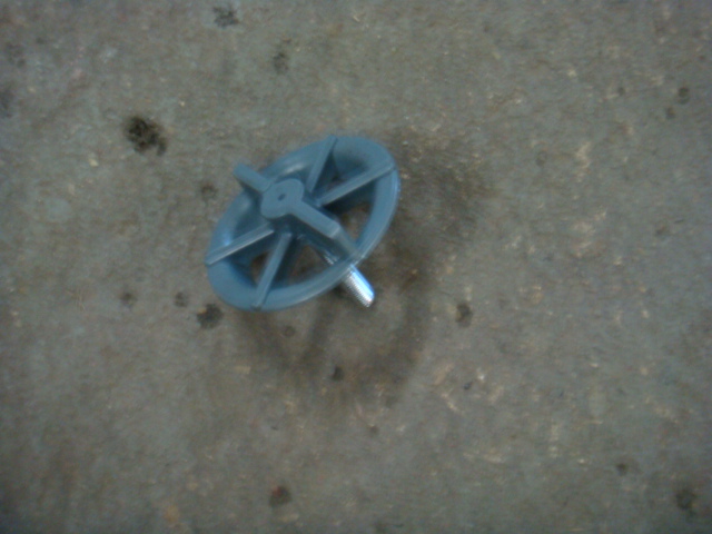 фото №1, Kia ceed ii 12-16 болт вкладыш багажника