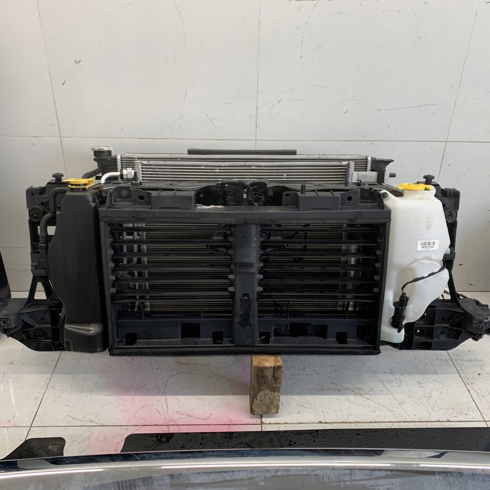 Комплектный  перед оригинал хром лак par dodge ram v 1500 laramie 21r Оригинал