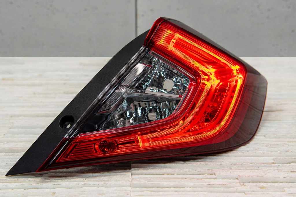 фото №7, Honda civic x 2016-2019 sedan лампа задняя led правая 33500texy01