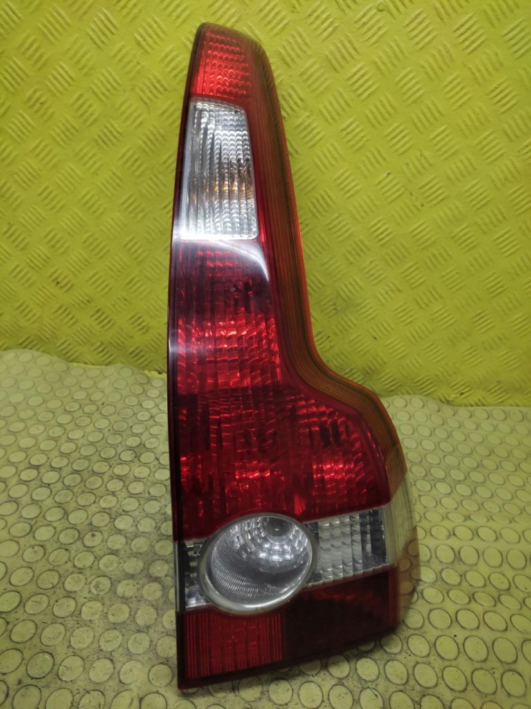 Купити Volvo v50 фара правий задні