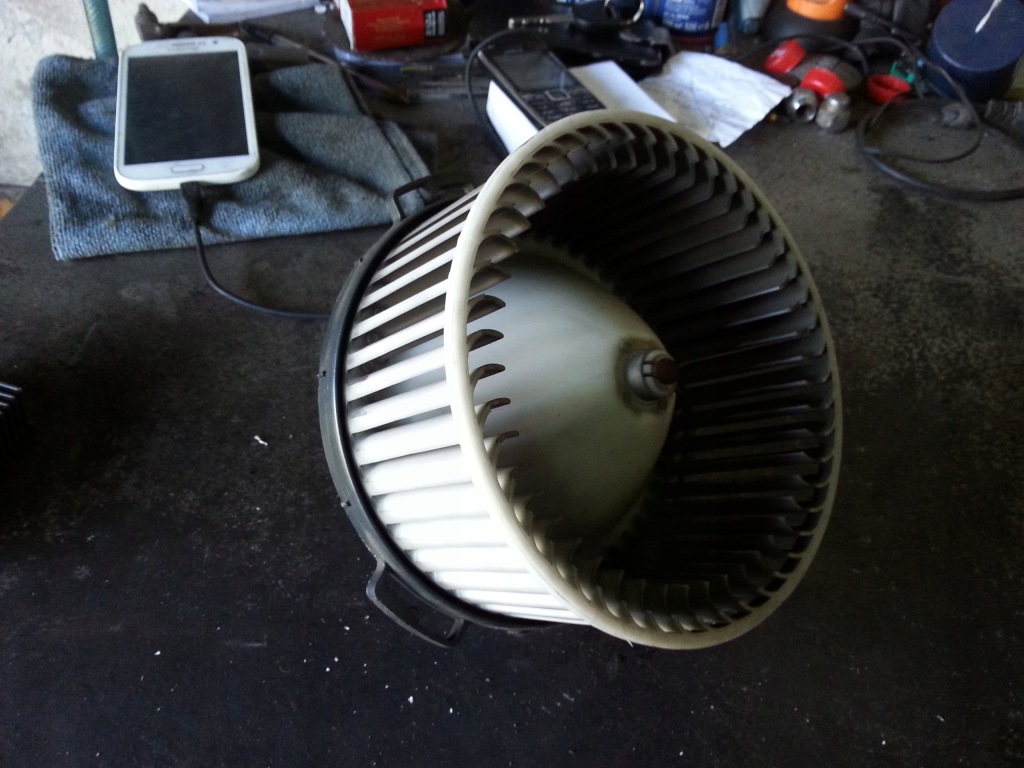 фото №1, Mazda 3 bk 03-09 - вентилятор вентилятор hb111894000