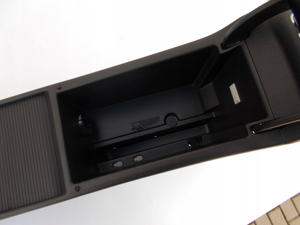 фото №7, Подлокотник туннель зарядное устройство skoda superb iii