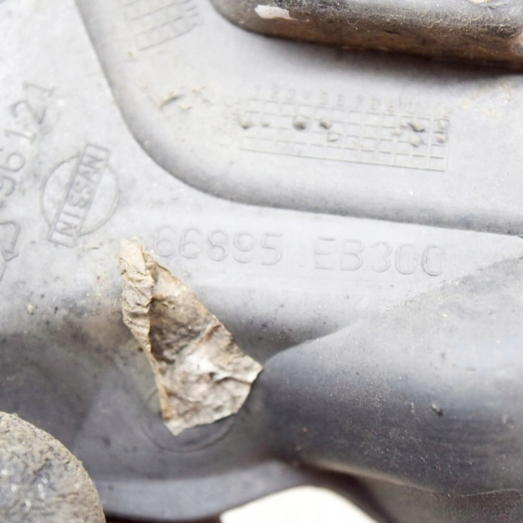 фото №6, Nissan np300 2006 перед сторона ліва молдинг / накладка na крила передній