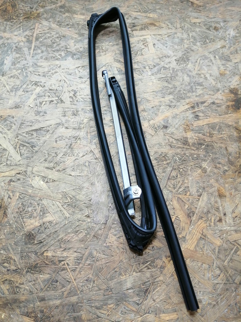 фото №1, Outlander iii напрямна скло лівий задня 18r