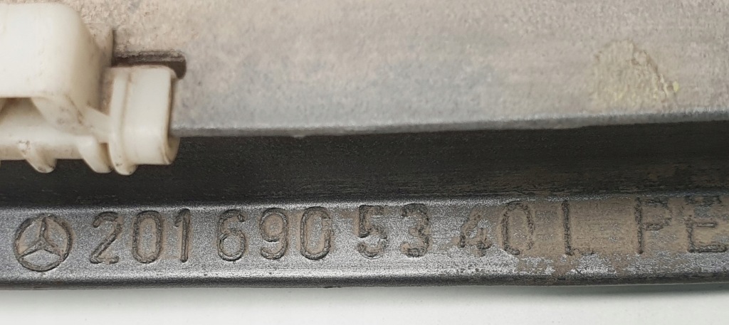 Молдинг крыла левый перед 122 mercedes w201 Недорого