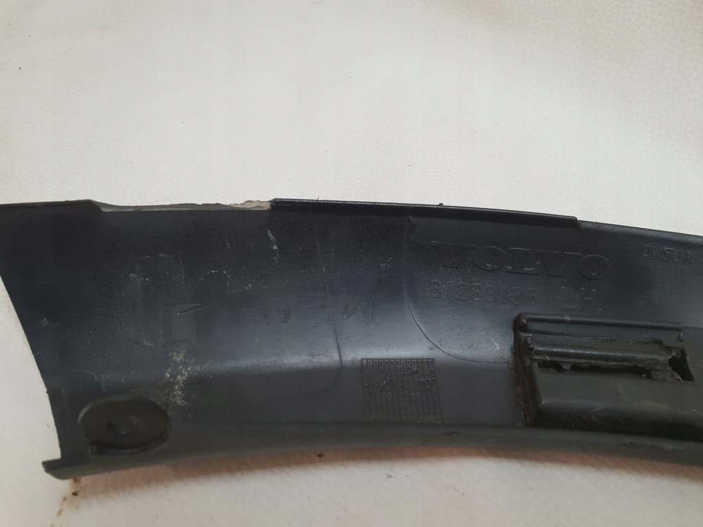 фото №7, Volvo c30 молдинг na крыло левый задняя 31283136