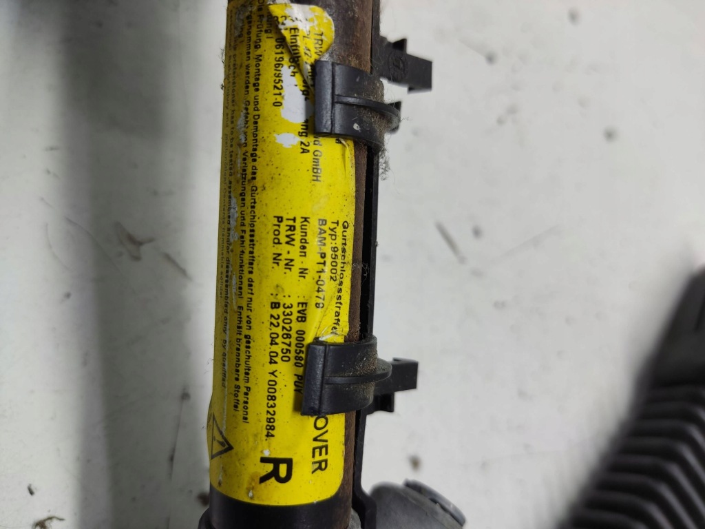 Land rover range rover l322 2004 пряжка поперечина передний 33028130a Оригинал